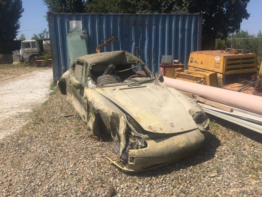 Porsche 911 makasi vuosia joen pohjassa. Joku teki kaikkensa saadakseen siitä keräilykappaleen.