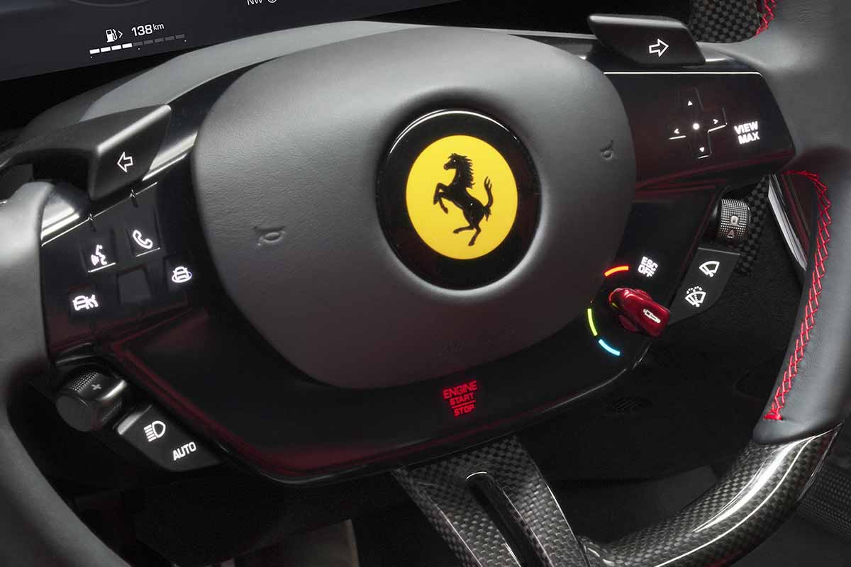 Ferrari luopuu kosketusohjauksesta, koska se on ärsyttävää: palaa perinteisiin painikkeisiin