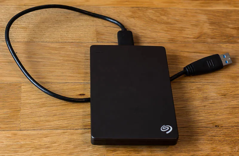 Jos WiFi-reitittimessäsi on tämä USB-portti, se on todellinen aarre: kaikki, mitä voit tehdä, kun liität kiintolevyn