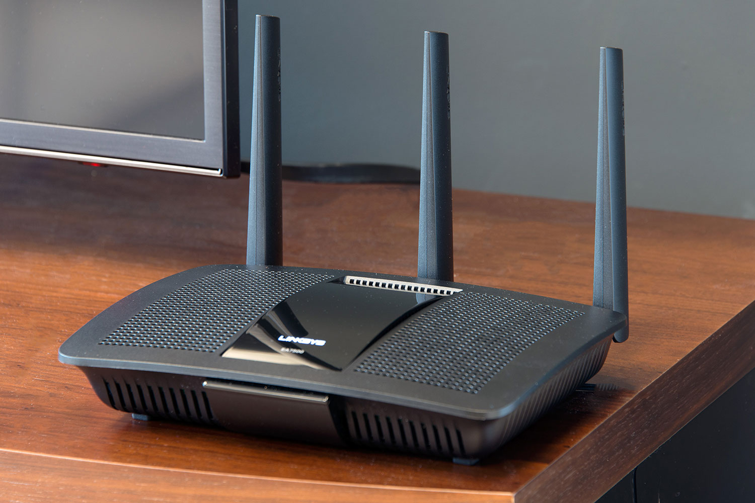 Miksi WiFi-reititin on käynnistettävä uudelleen vähintään kerran viikossa ja miten se tehdään oikein