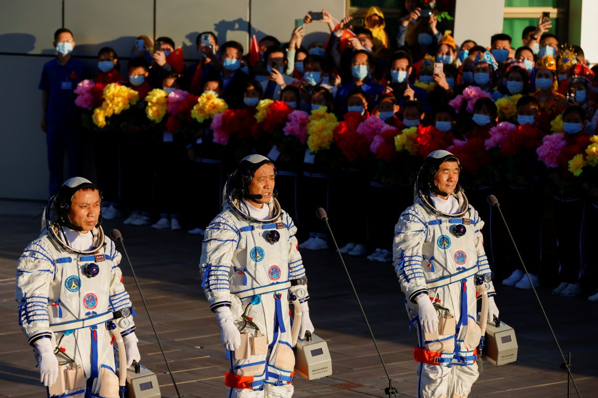 Kiinalaiset astronautit ovat saaneet päätökseen mittavan työn Tianjin-avaruusasemalla