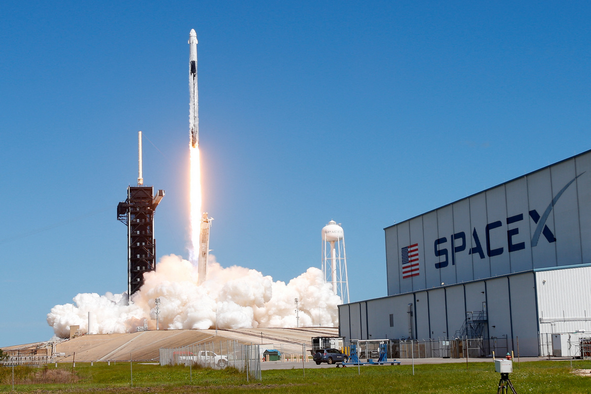 SpaceX vahvistaa, että Elon Muskin Starlink-satelliitit valvovat avaruusliikennettä ja ovat estäneet 144 404 onnettomuutta maata kiertävällä radalla.