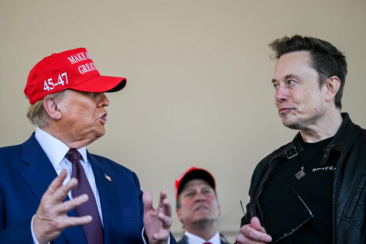 Donald Trump on sen ihailija, mutta Elon Musk uskoo, että ”bensiinikäyttöiset autot manuaalivaihteistolla tulevat olemaan kuin hevosella ajamista”.