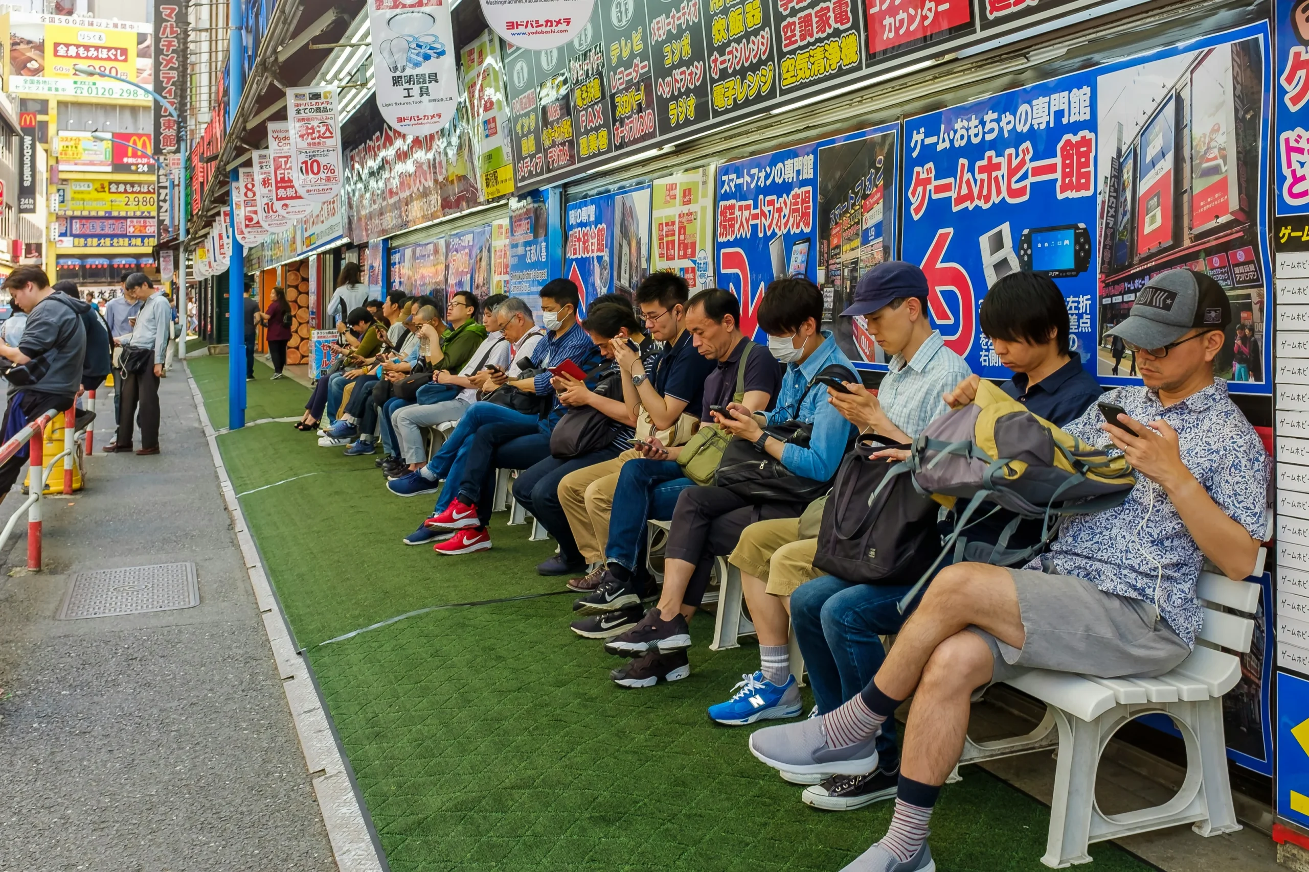 Japanilaisen kaupungin asukkaat haluavat rajoittaa älypuhelinten käytön kahteen tuntiin päivässä