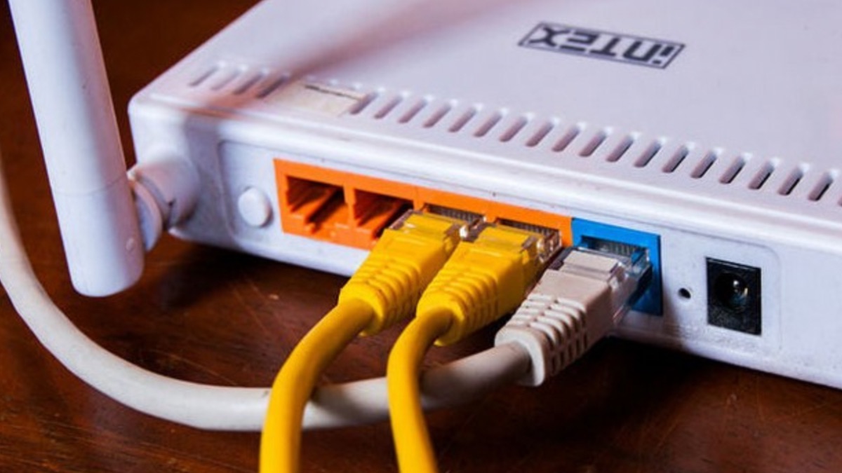 Jos WiFi-reitittimessäsi on tämä USB-portti, se on todellinen aarre: kaikki, mitä voit tehdä, kun liität kiintolevyn