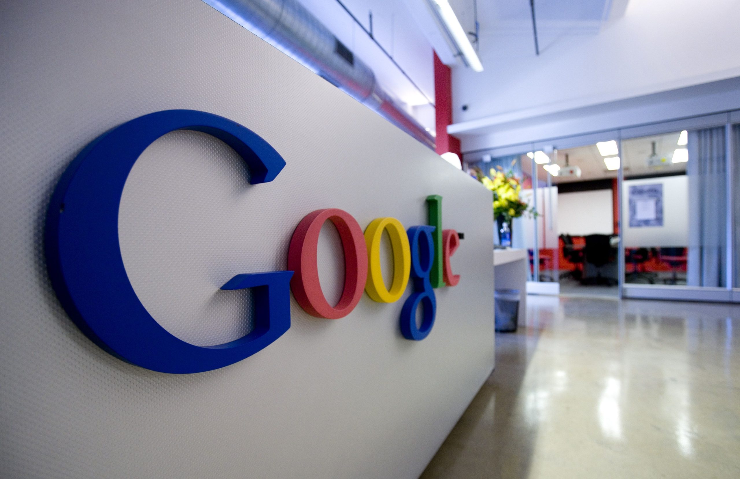Hakkereiden ryhmä ShinyHunters on toteuttanut laajamittaisen hyökkäyksen Google-tietokantaan, minkä seurauksena 2,5 miljardin Gmail-tilin turvallisuus on vaarantunut ympäri maailmaa. Tieto on julkaistu Daily Mail -lehdessä.
