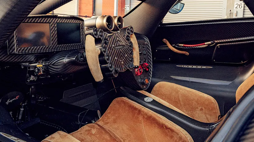 Testasin Pagani Huayra R Evo Roadsterin (2025): äärimmäisimmän auton, joka on koskaan ollut käsissäni.
