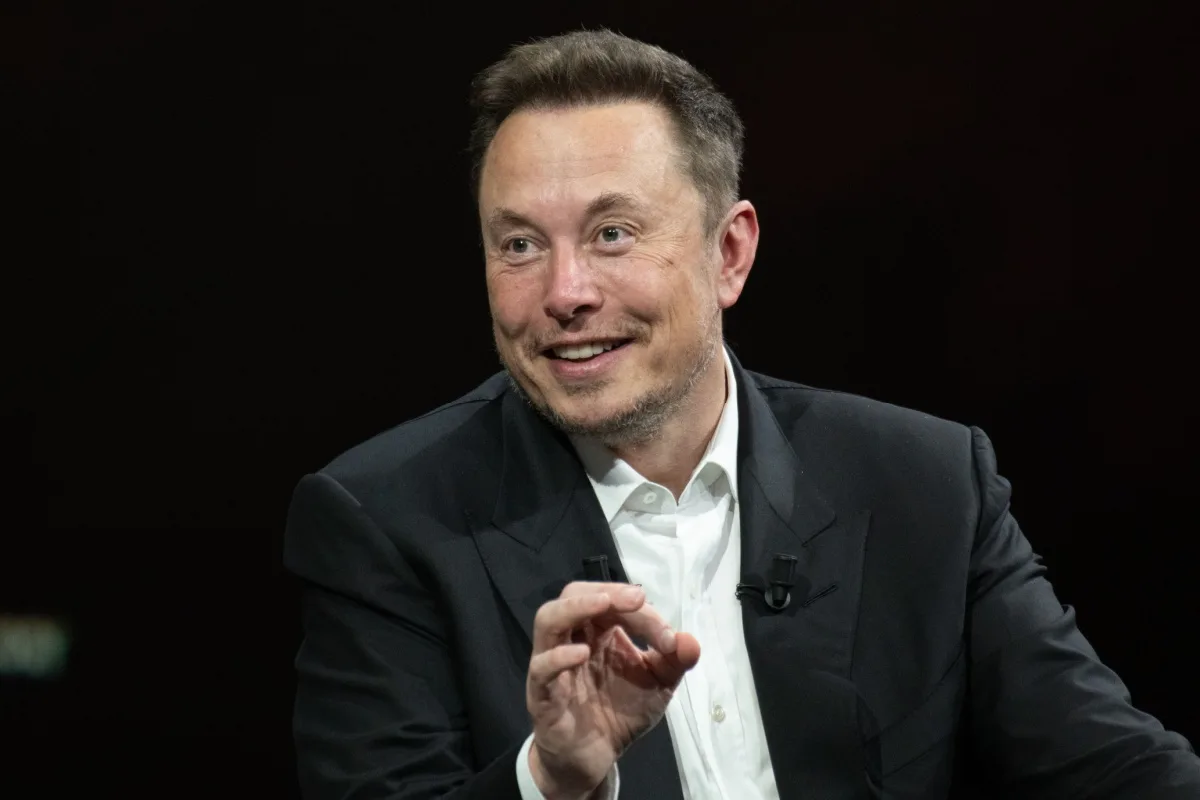 Tesla on epätoivoinen selviytyäkseen kriisistään. Niin epätoivoinen, että se maksaa Elon Muskille 29 miljardia dollaria, jotta tämä keskittyisi vihdoin työhönsä.