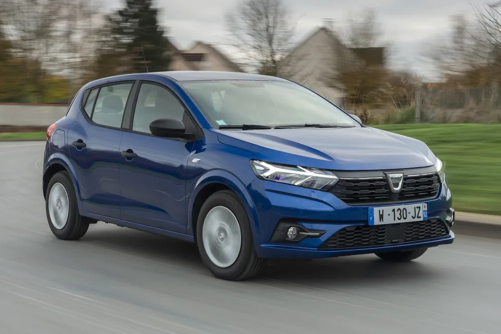 Uusi Dacia Sandero 2026 – ensimmäinen auto: miten bestseller muuttuu