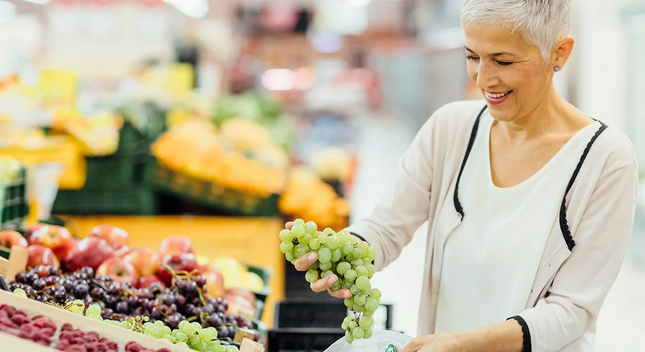 Hedelmämyyjän neuvo: ”Älä osta viinirypäleitä supermarketista, jos ne näyttävät tältä, ja tässä on syy.”