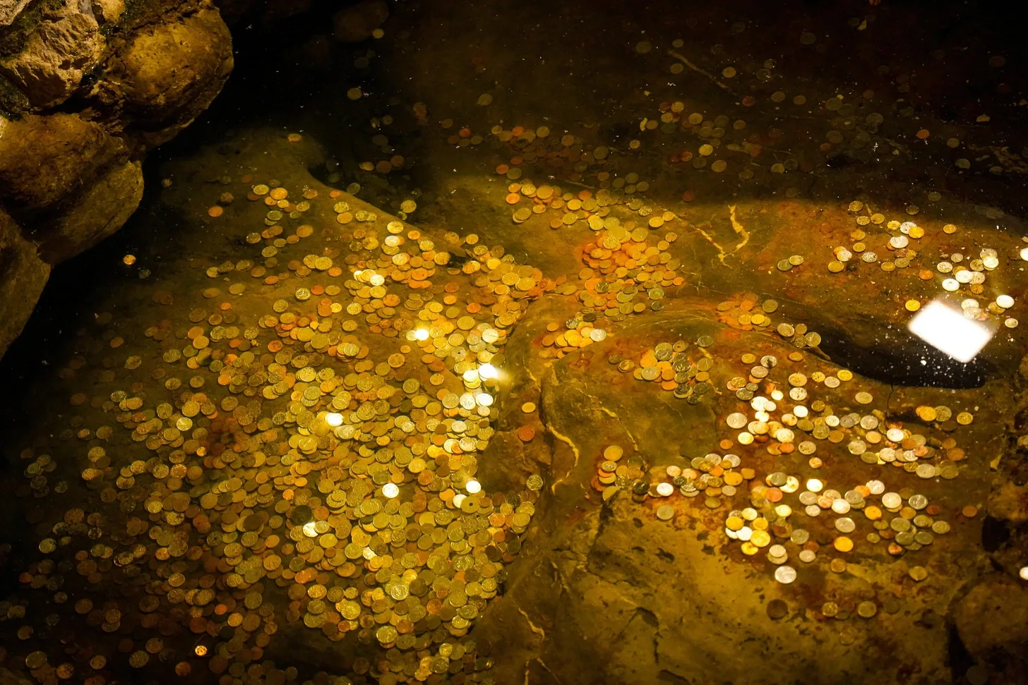 Löydetty merirosvolaiva, jonka aarteiden arvo on 138 miljoonaa euroa ja joka on täynnä kultaa, helmiä ja 200 orjaa.