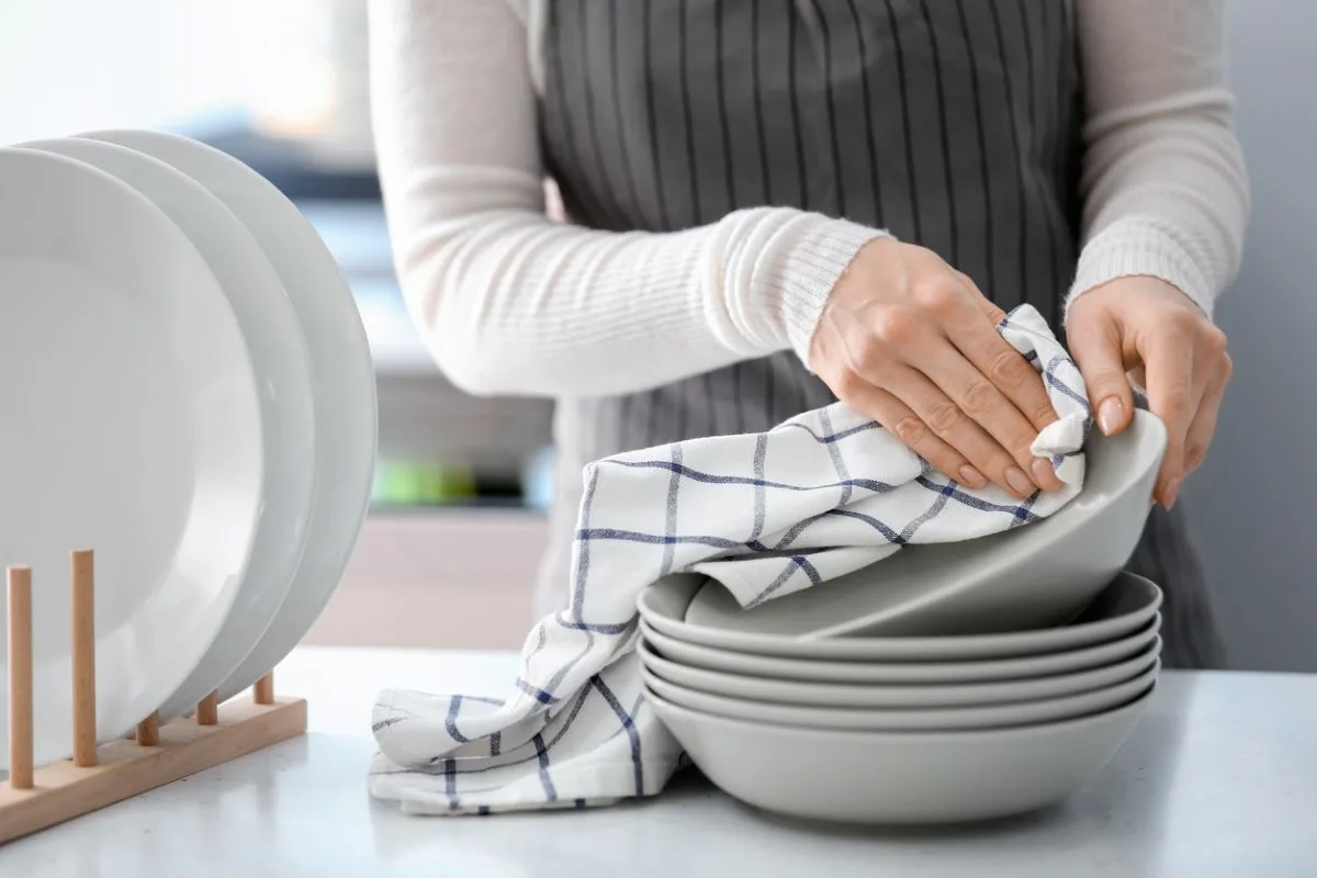Onko astioiden pesu kloorilla terveellistä? Tiede kertoo