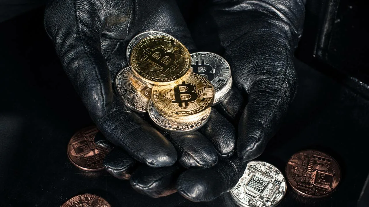 Bitcoinien varastaminen: teini-ikäinen varasti 243 miljoonaa dollaria bitcoineina, mutta jäi kiinni verkossa