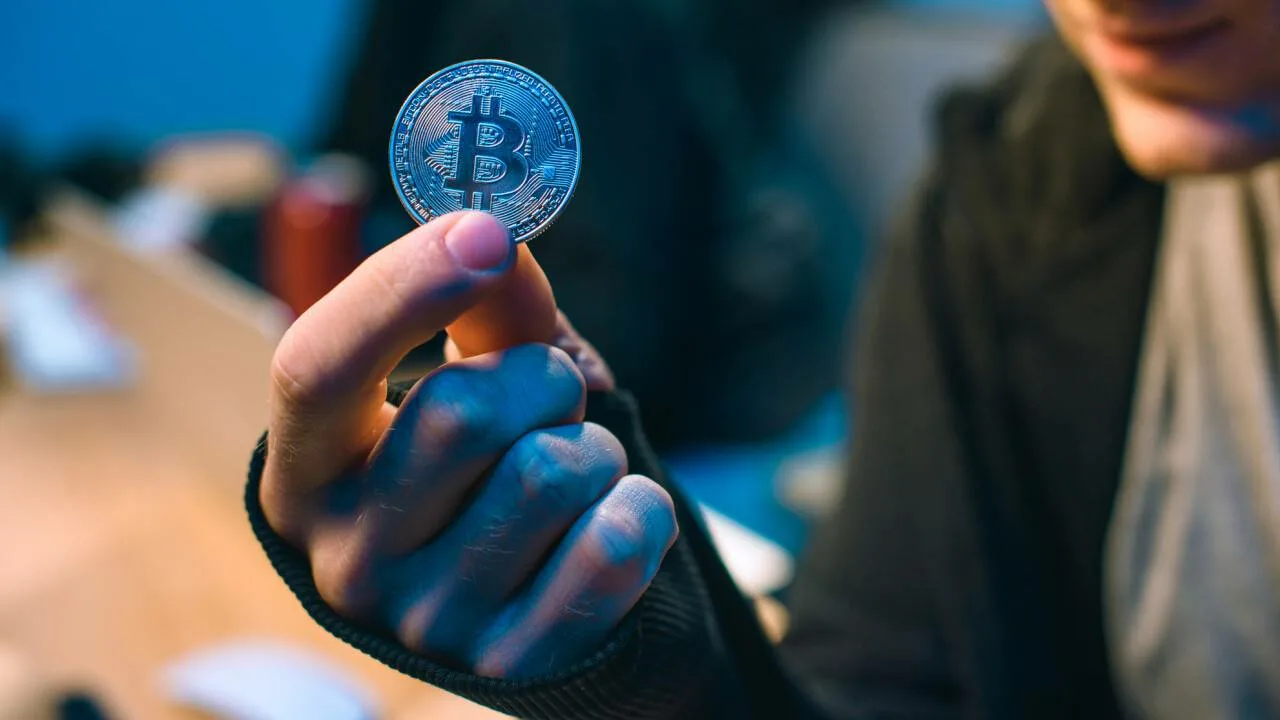 Bitcoinien varastaminen: teini-ikäinen varasti 243 miljoonaa dollaria bitcoineina, mutta jäi kiinni verkossa
