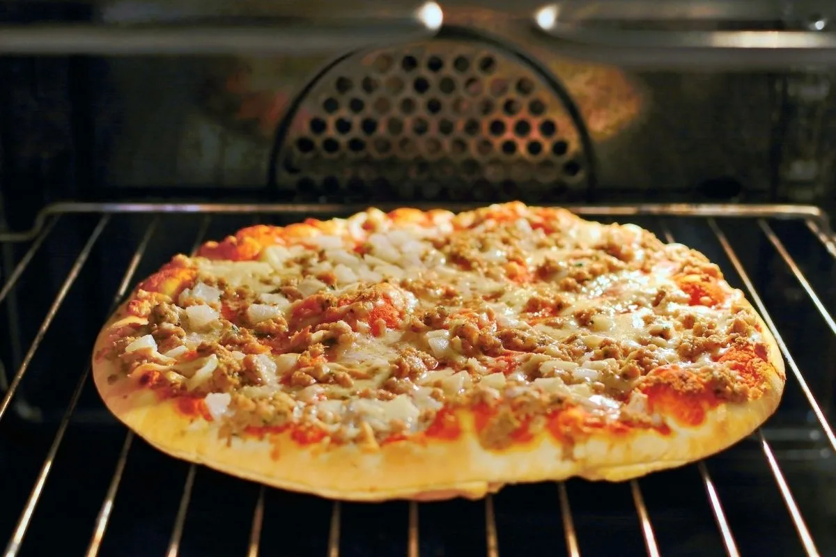 Ei 10 päivää eikä 2 viikkoa: kuinka kauan pizzapala säilyy pakastimessa