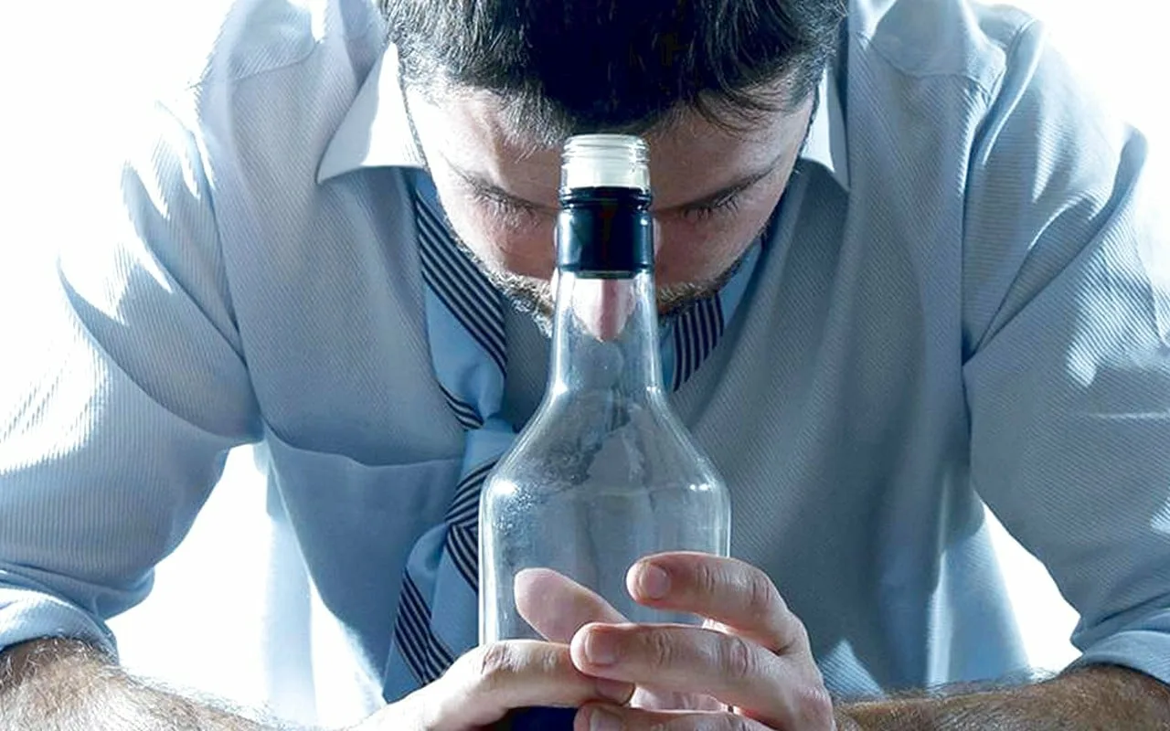 Tutkijat analysoivat lääkkeen potentiaalia alkoholiriippuvuuden hoidossa.