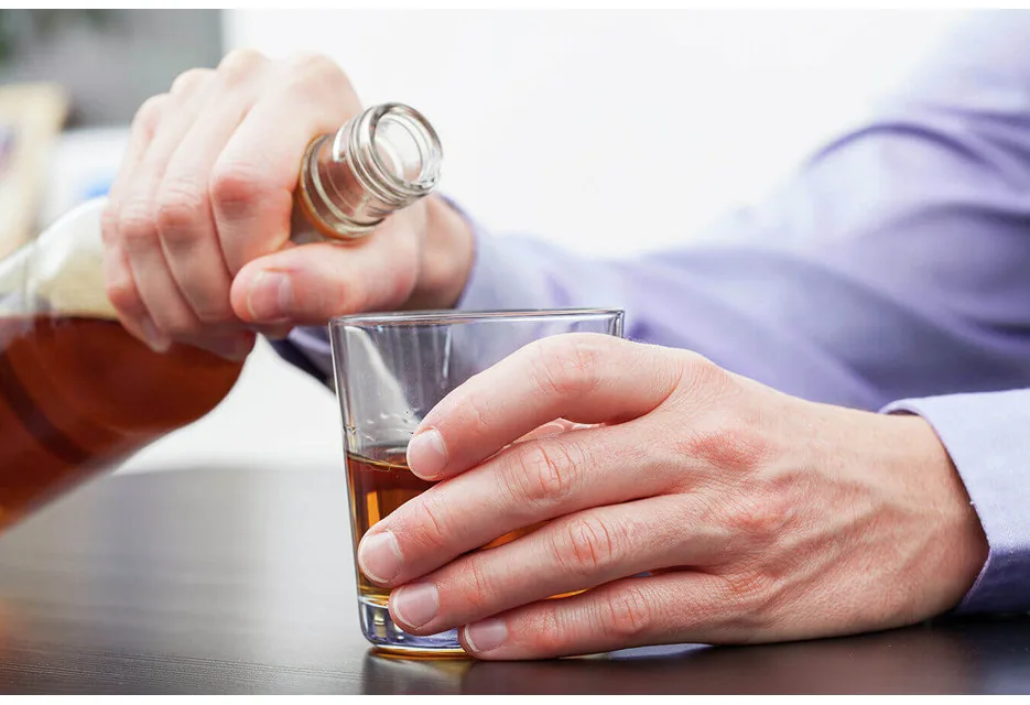 Tutkijat analysoivat lääkkeen potentiaalia alkoholiriippuvuuden hoidossa.