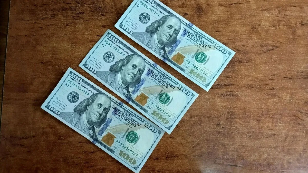 Dollari tänään, sininen dollari tänään: kuinka paljon se on kaupan tänä lauantaina, 18. elokuuta?