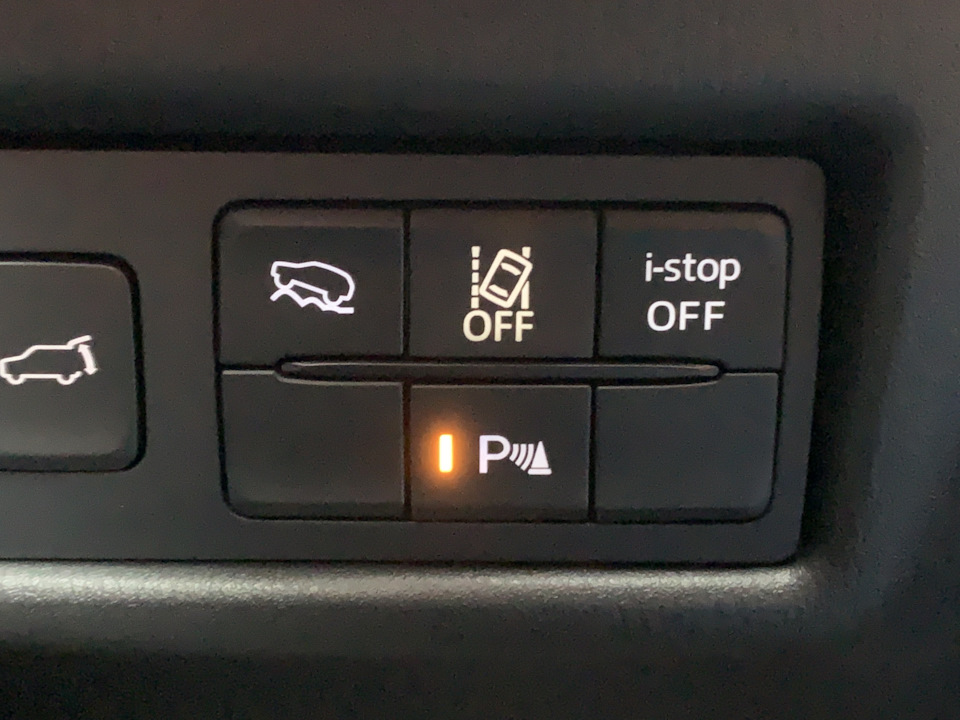 Uudessa Mazda CX-5:ssä on luovuttu fyysisistä painikkeista. Mazdan mukaan tämä on juuri sitä, mitä tarvitsemme.
