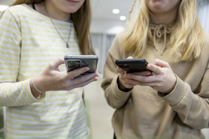 Matkapuhelimen käytön rajoittaminen 72 tunniksi aiheuttaa muutoksia aivojen palkitsemisjärjestelmässä: edut