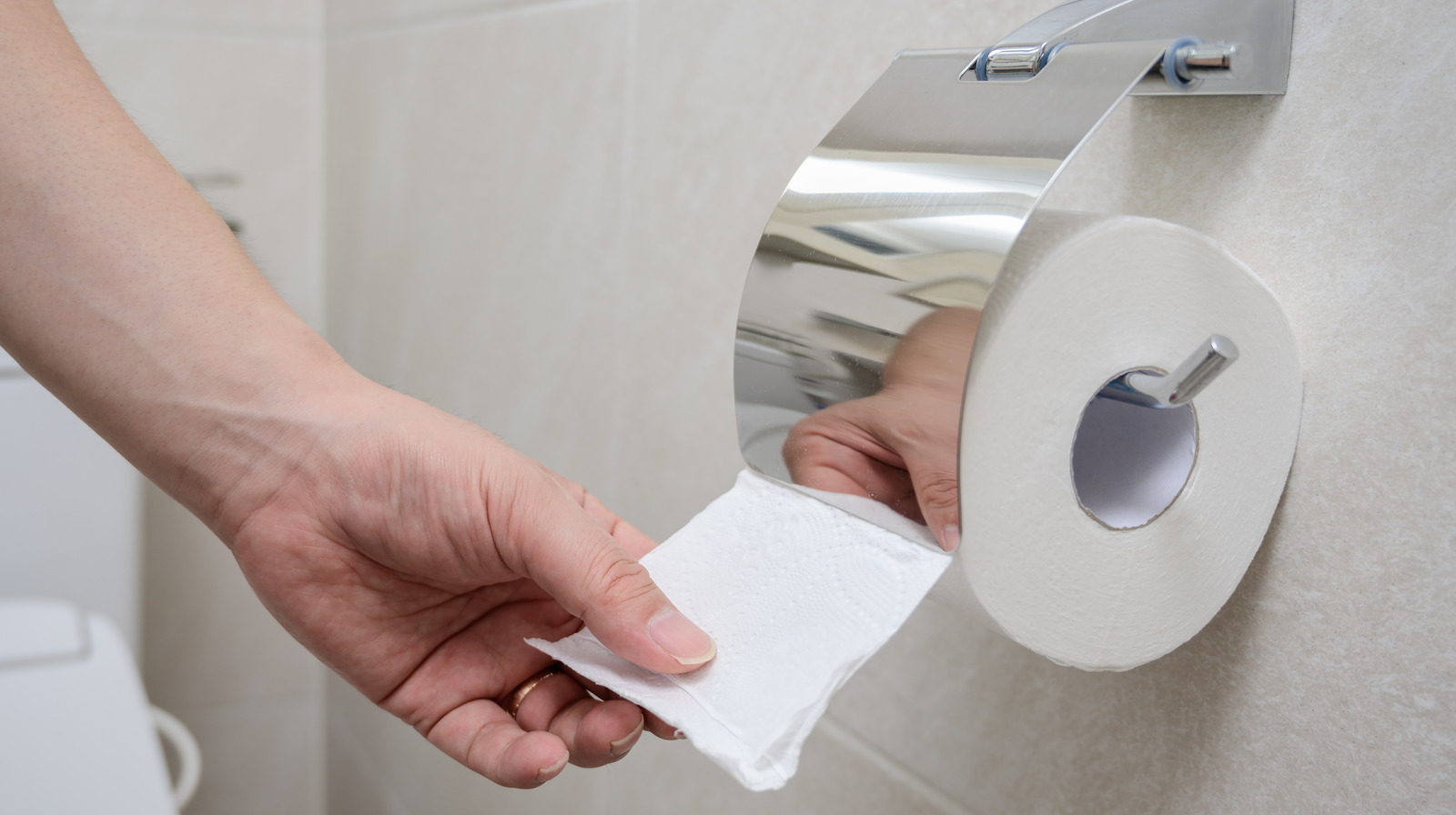 ”Älykkäät” wc-istuimet ovat saamassa suosiota Euroopassa, mikä on saattanut wc-paperin horjumaan.