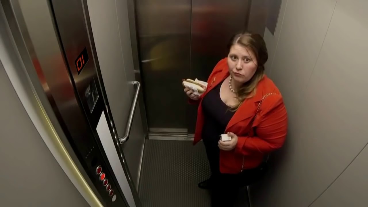 Mitä psykologian mukaan tarkoittaa, kun joku päästää sinut hissiin?