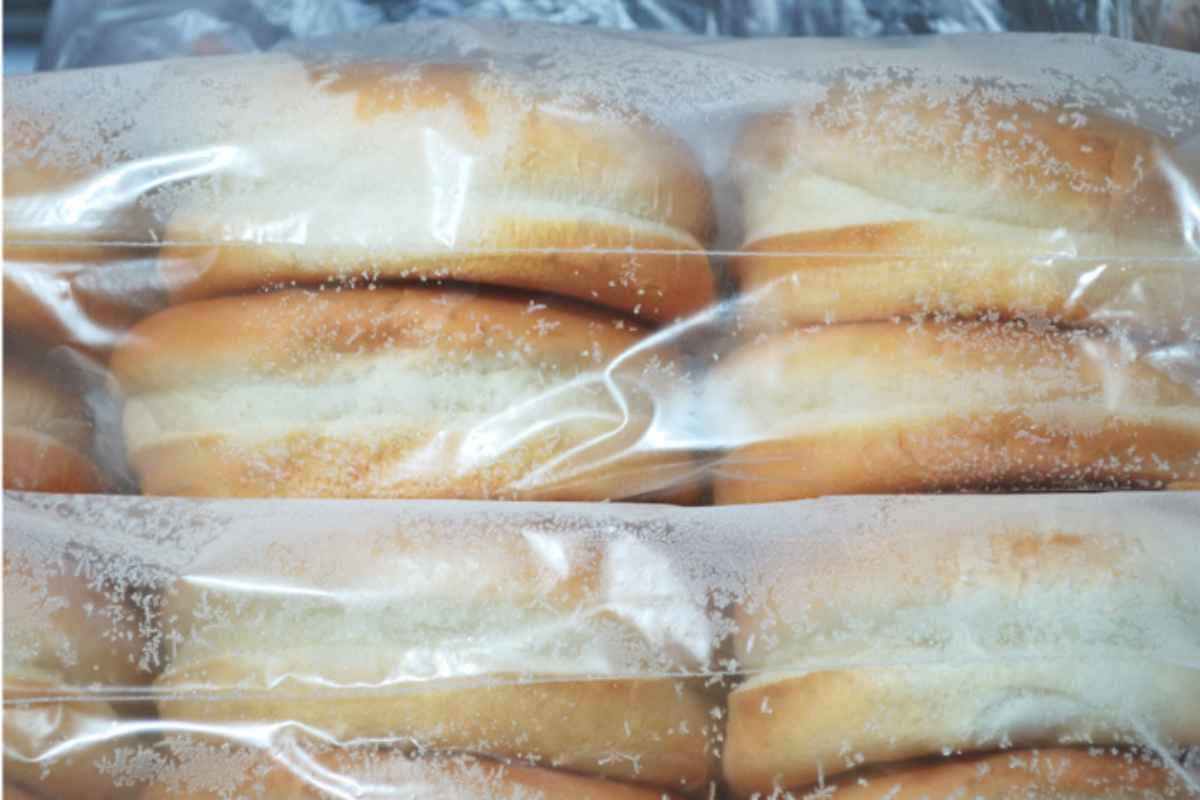 Ei irrallisena eikä pussissa: mikä on oikea tapa säilyttää leipää pakastimessa