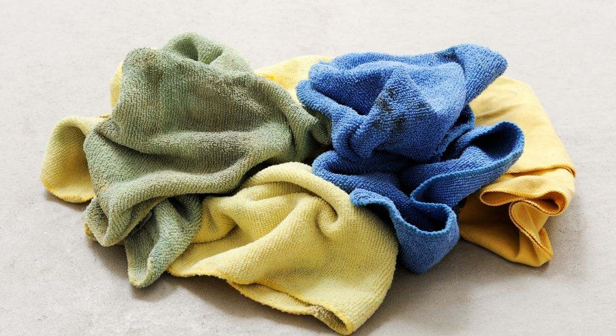 Siivousasiantuntijan mukaan tämä on helppo temppu, joka kannattaa kokeilla, jotta keittiöpyyhkeet pysyvät moitteettomina.