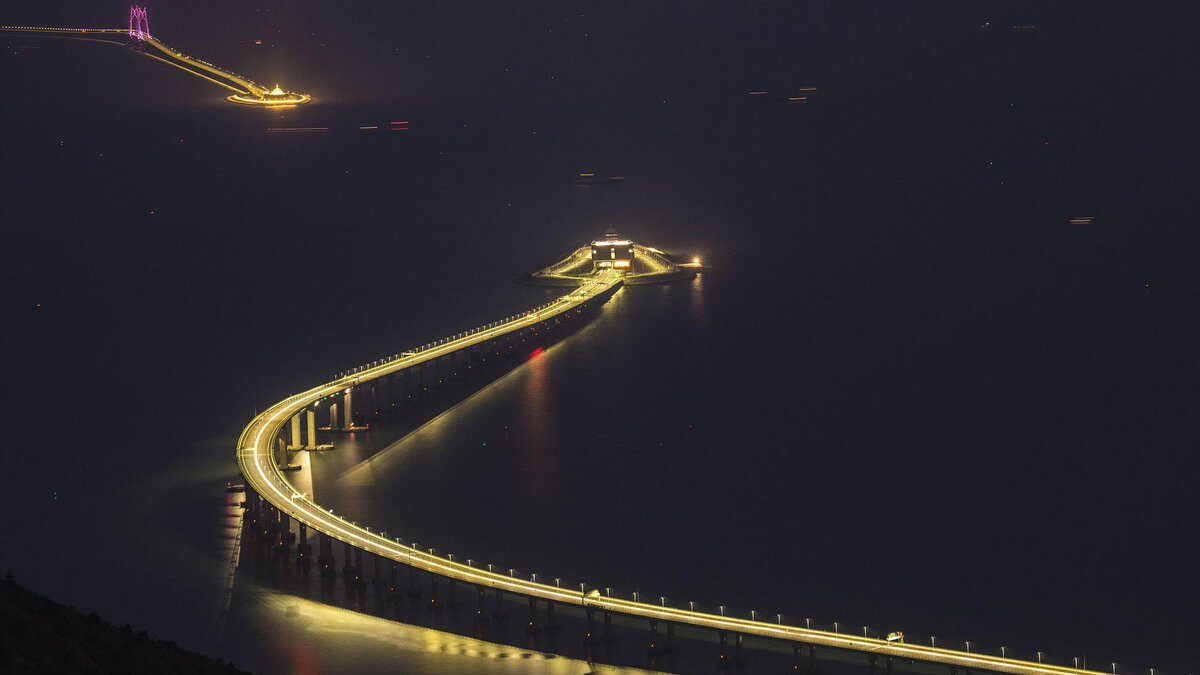 Uskomaton 18 miljardin euron silta, joka rakennettiin yhdistämään kolme Aasian kaupunkia ja joka haastaa meren vedenalaisella tunnelilla.